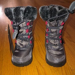 NWT Kamik Unisex-Child Ava Snow Boot - size 5